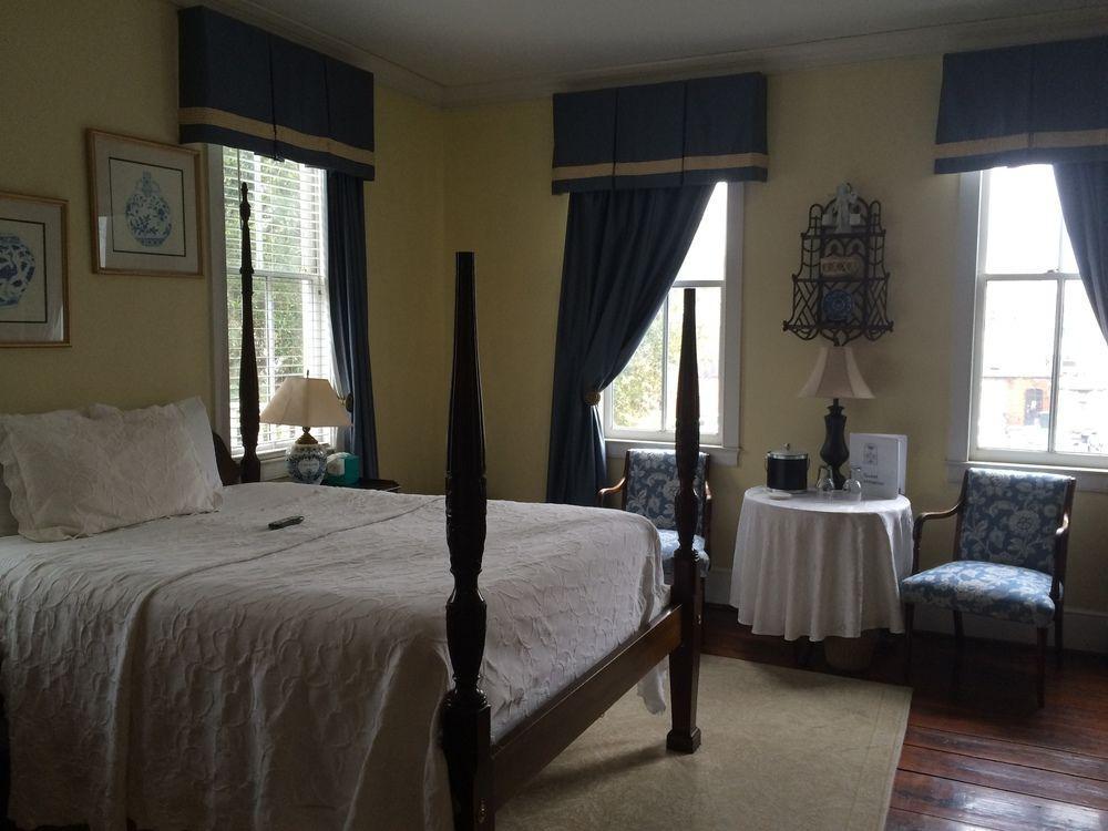Barksdale House 3*