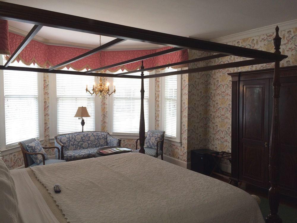 Barksdale House Bed & Breakfast