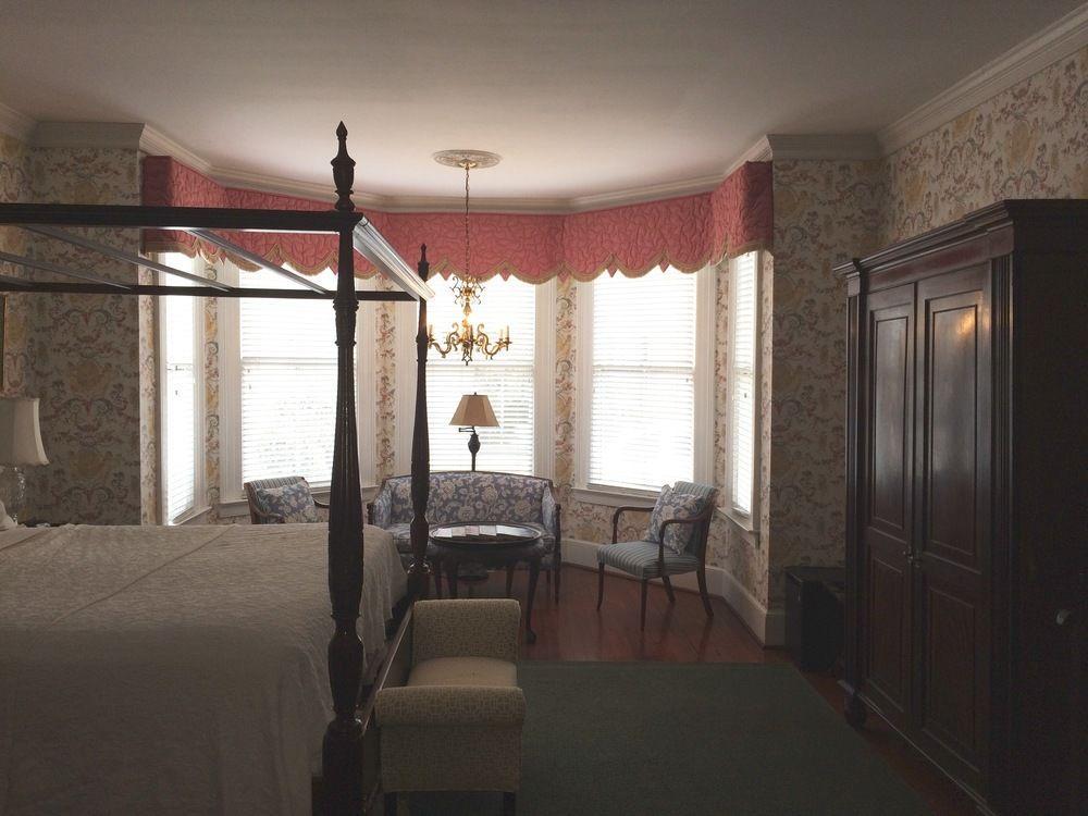 Barksdale House Bed & Breakfast 3*