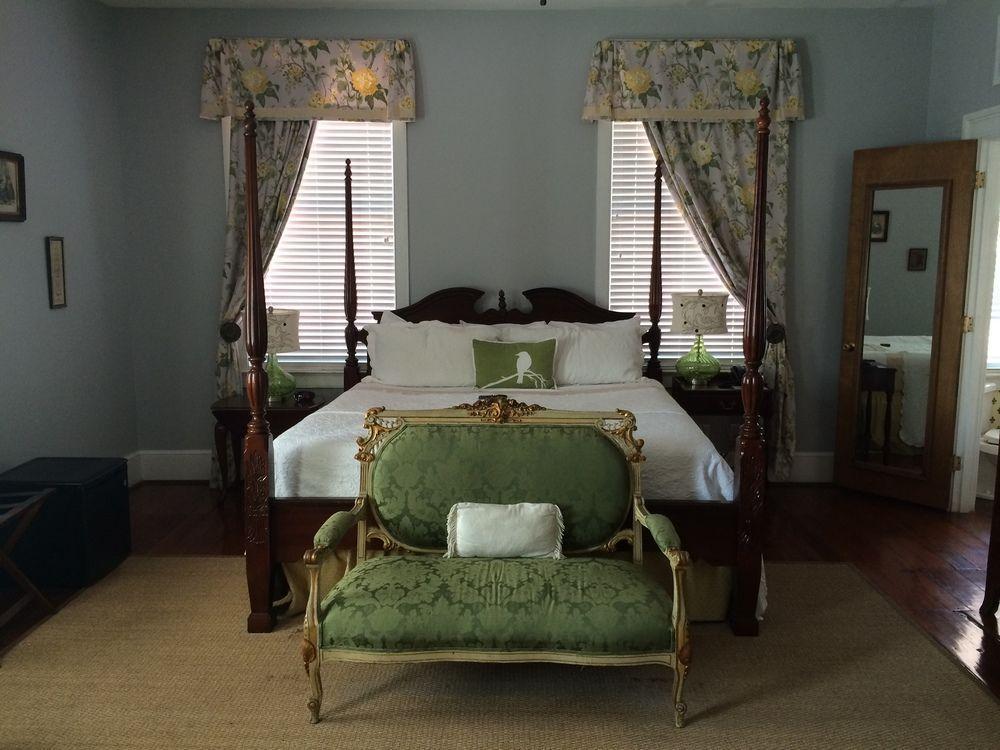 Barksdale House 3*