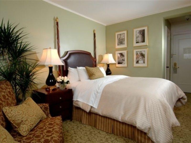 Hotel Francis Marion