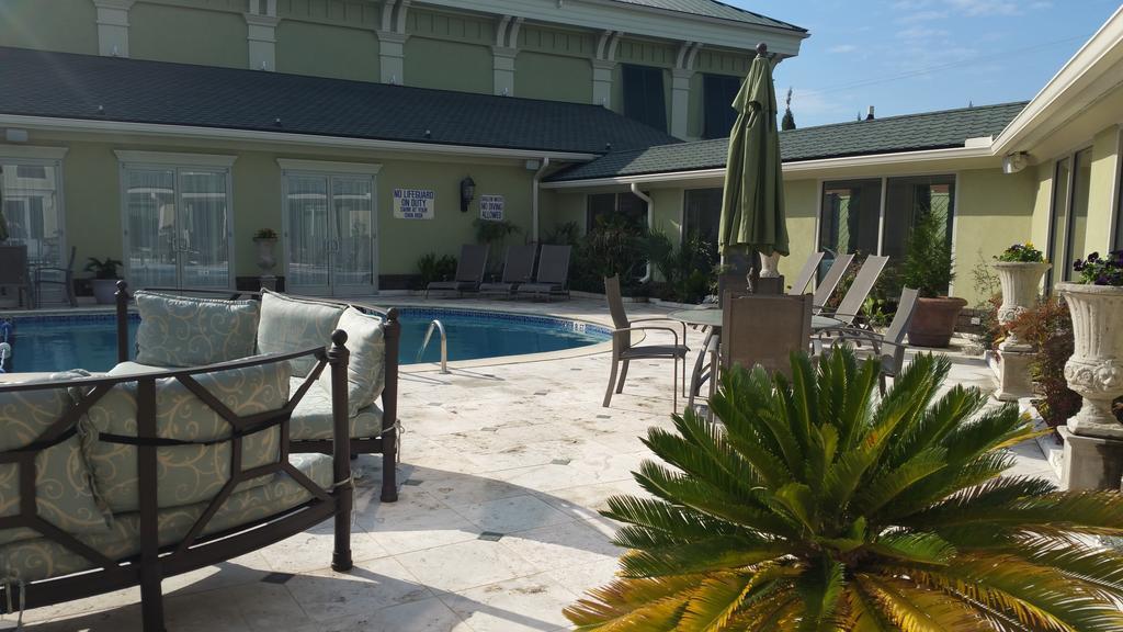 Town & Country And Hotel Charleston