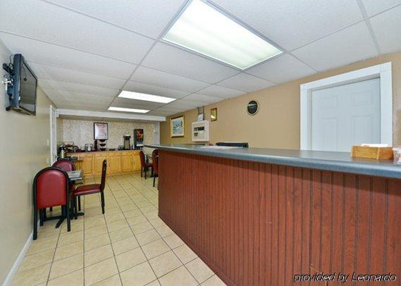 Econo Coliseum Lodge