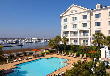 Courtyard Waterfront Charleston