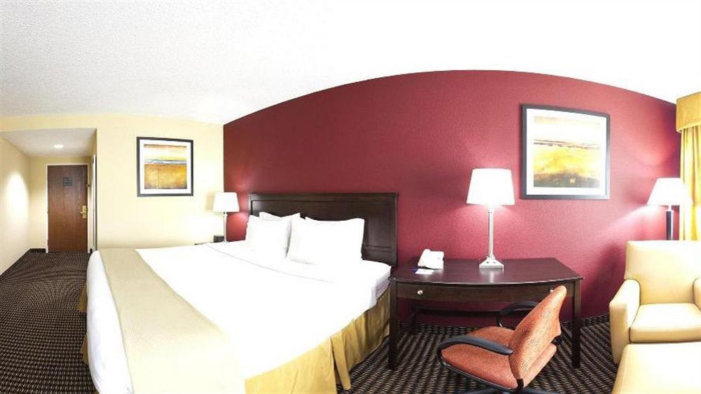 Hotel Express Us Highway 17 & I-526 By Ihg 2*