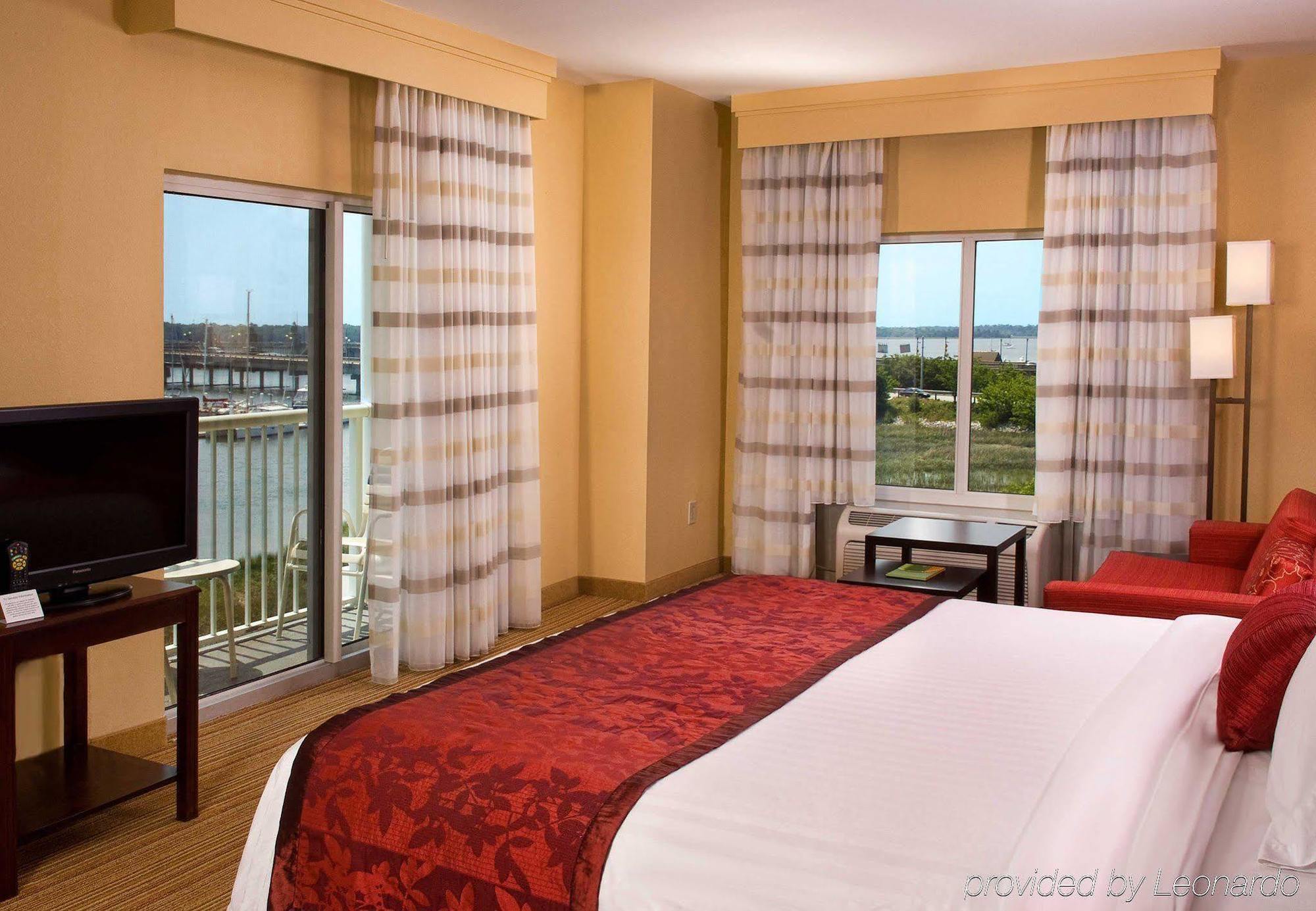 Courtyard Waterfront 3* Charleston