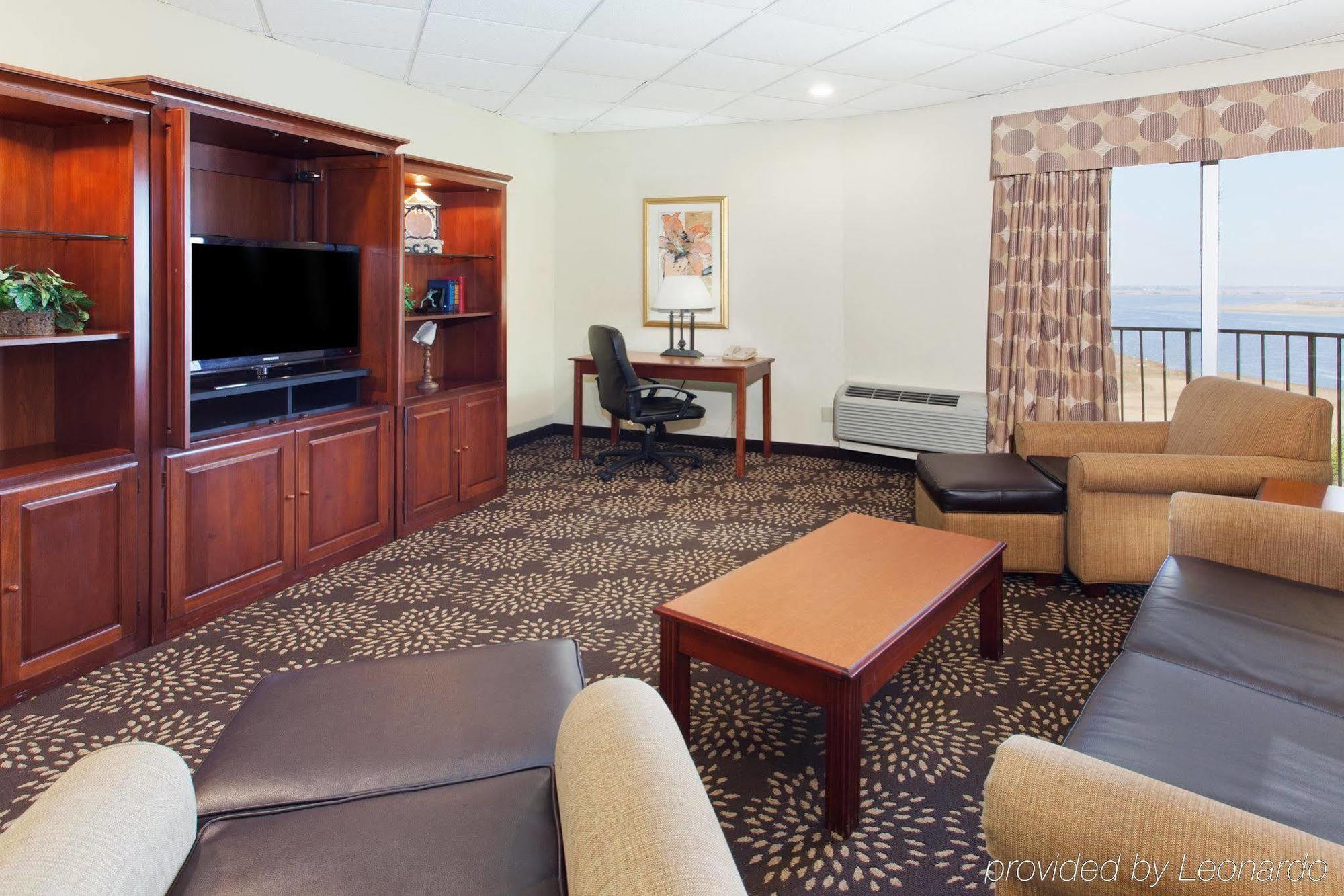 Charleston-riverview By Ihg Hotel
