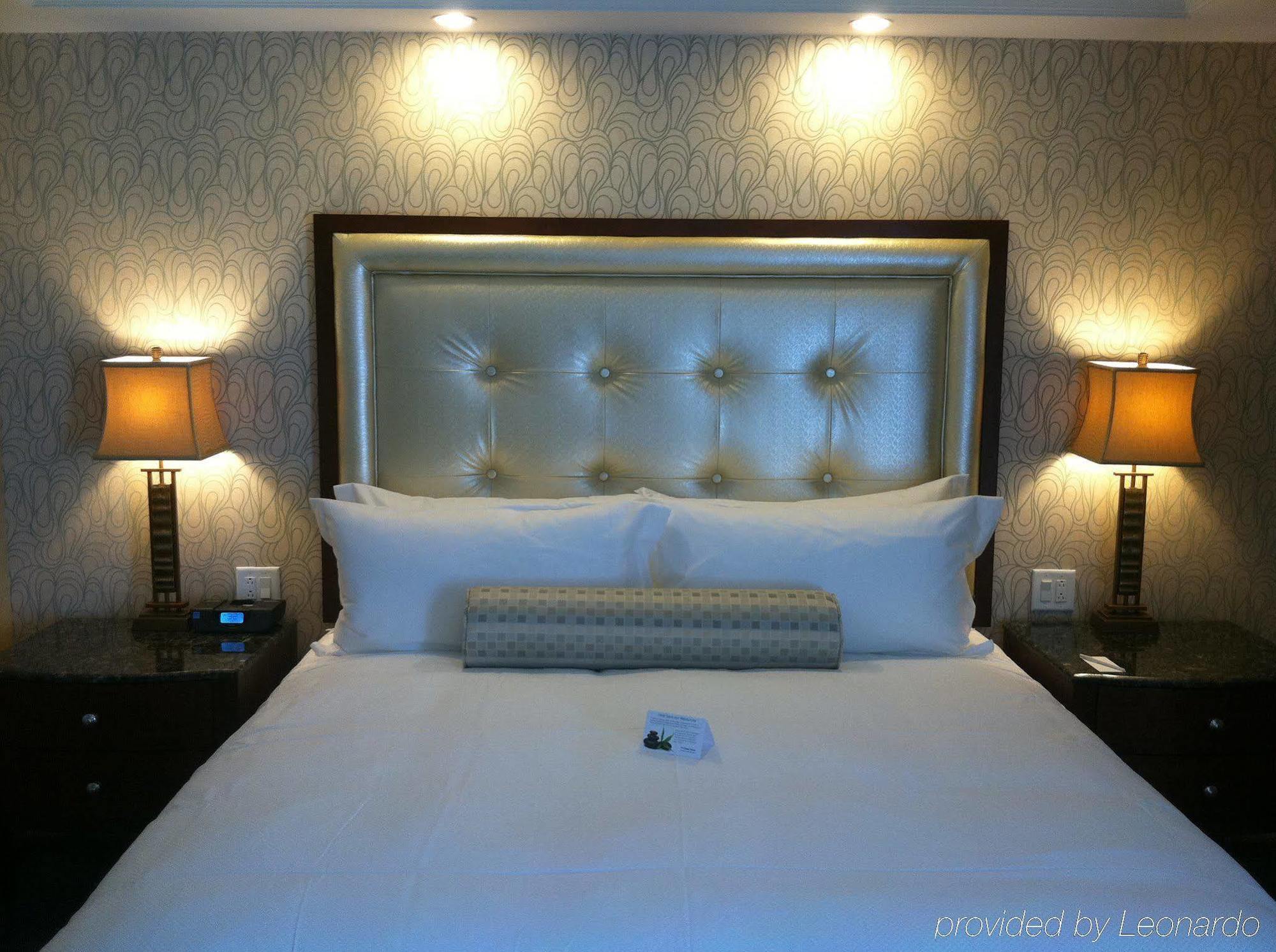 Hotel Town & Country And Charleston