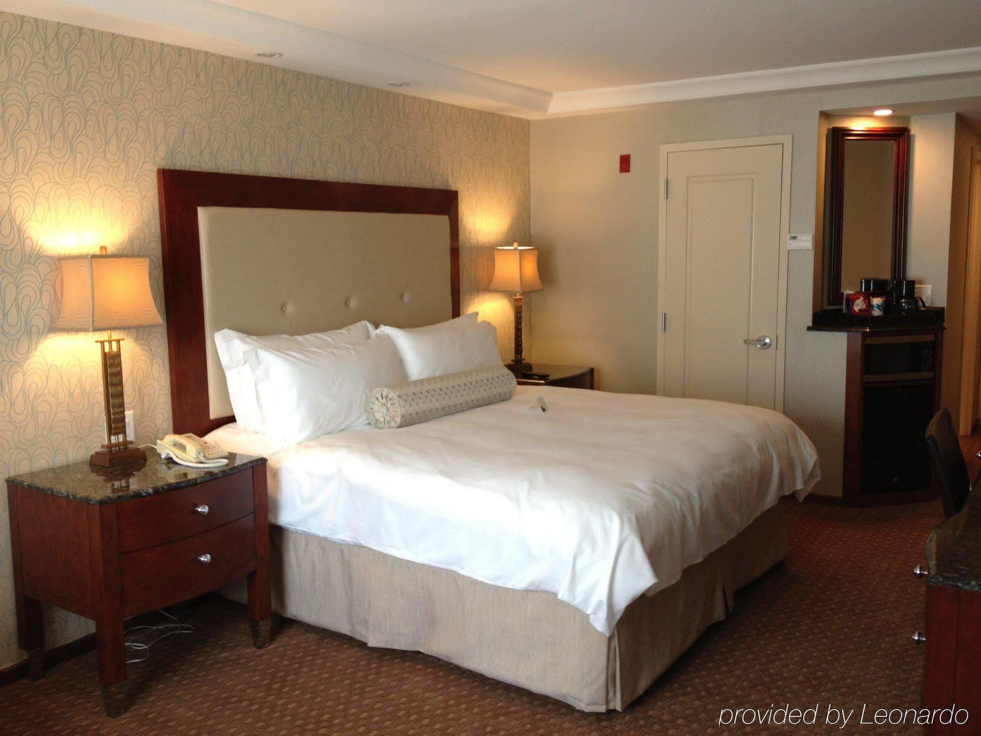 Hotel Town & Country And Charleston