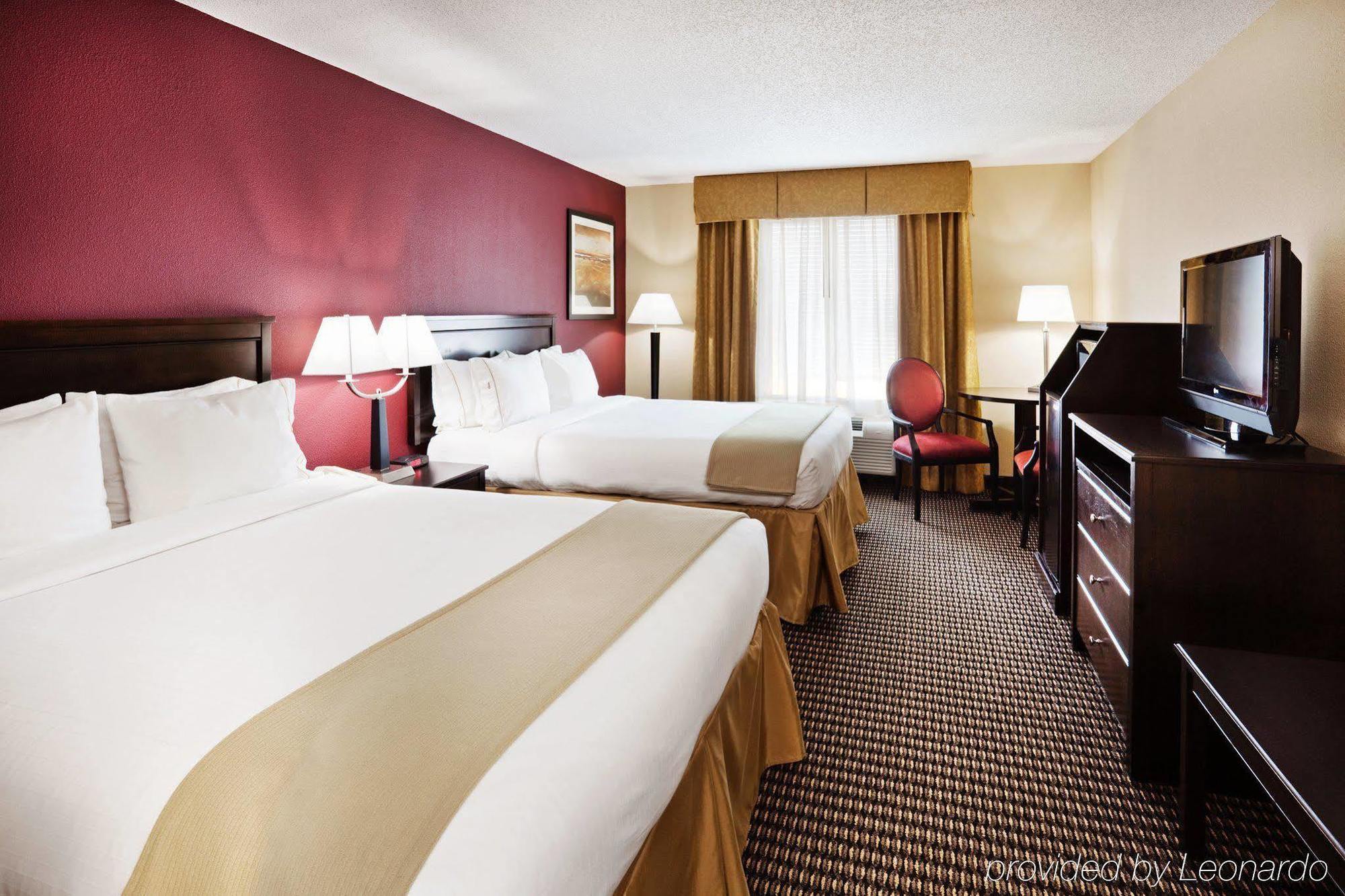 Express Us Highway 17 & I-526 By Ihg Hotel 2*