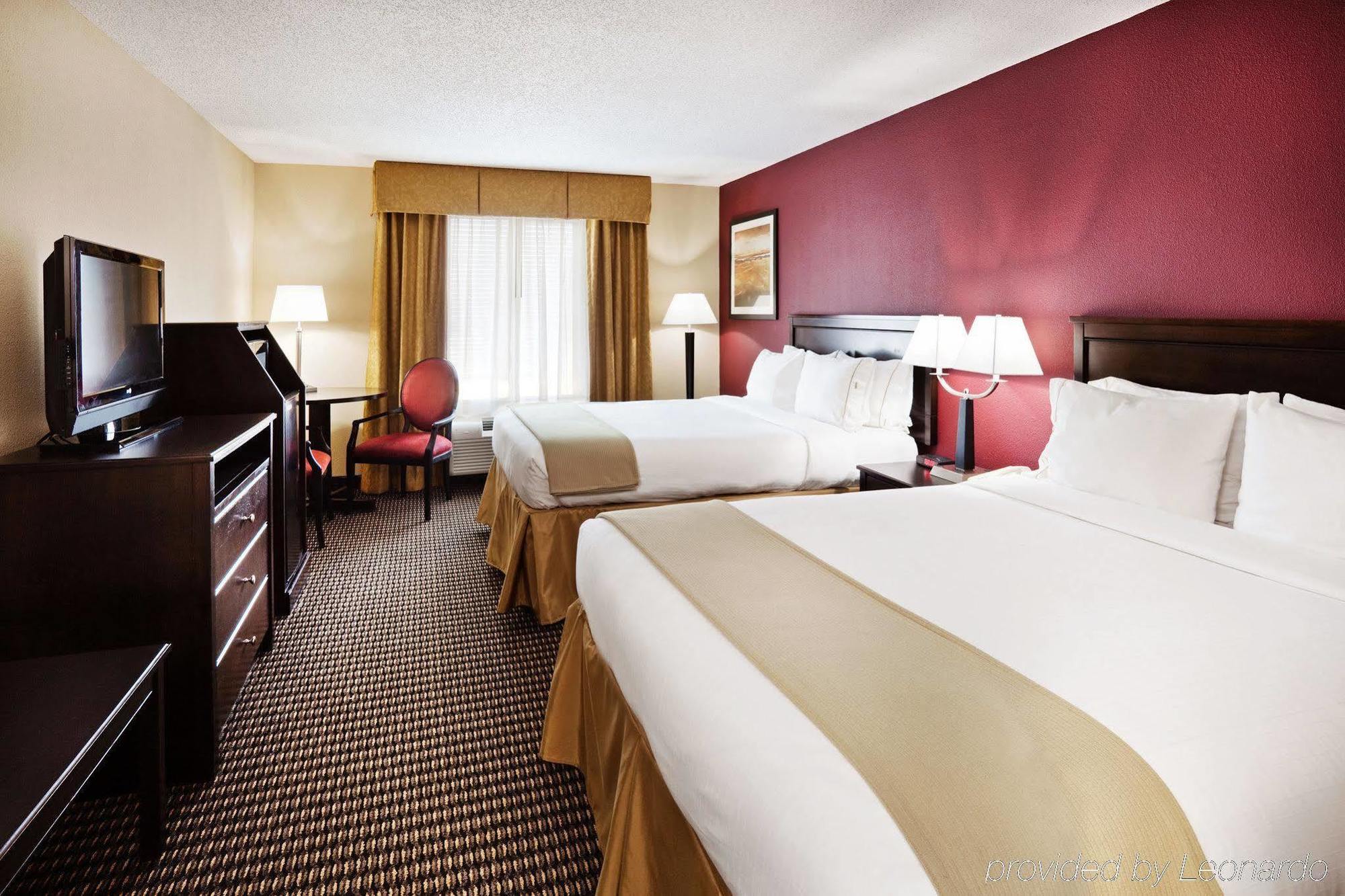 Express Us Highway 17 & I-526 By Ihg Hotel