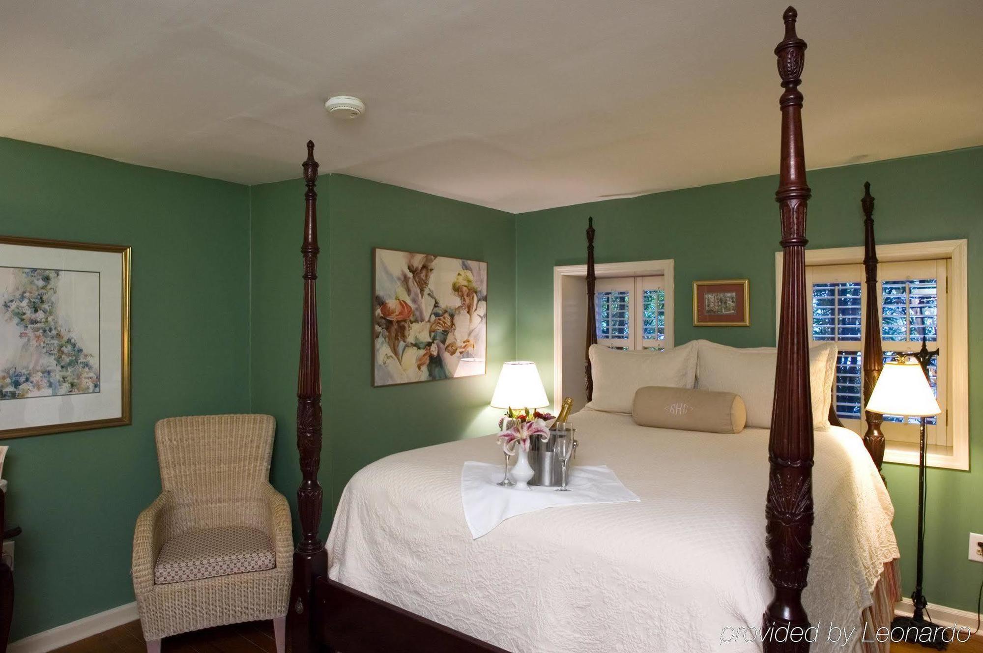20 South Battery 3* Charleston