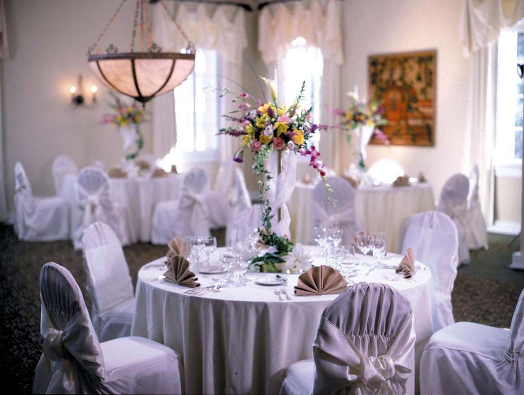 Hotel Embassy - Historic District 3*