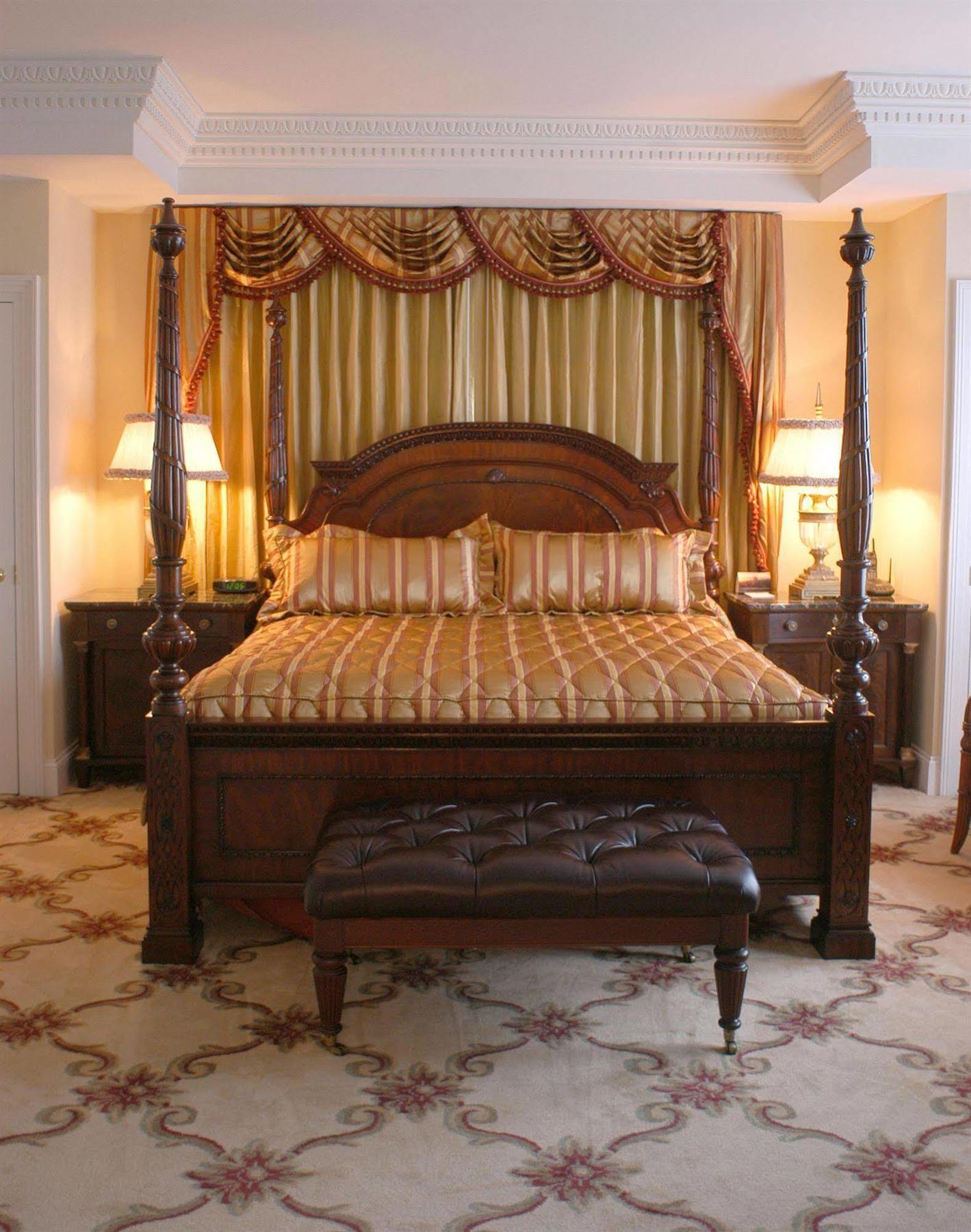 Market Pavilion Hotel 4*