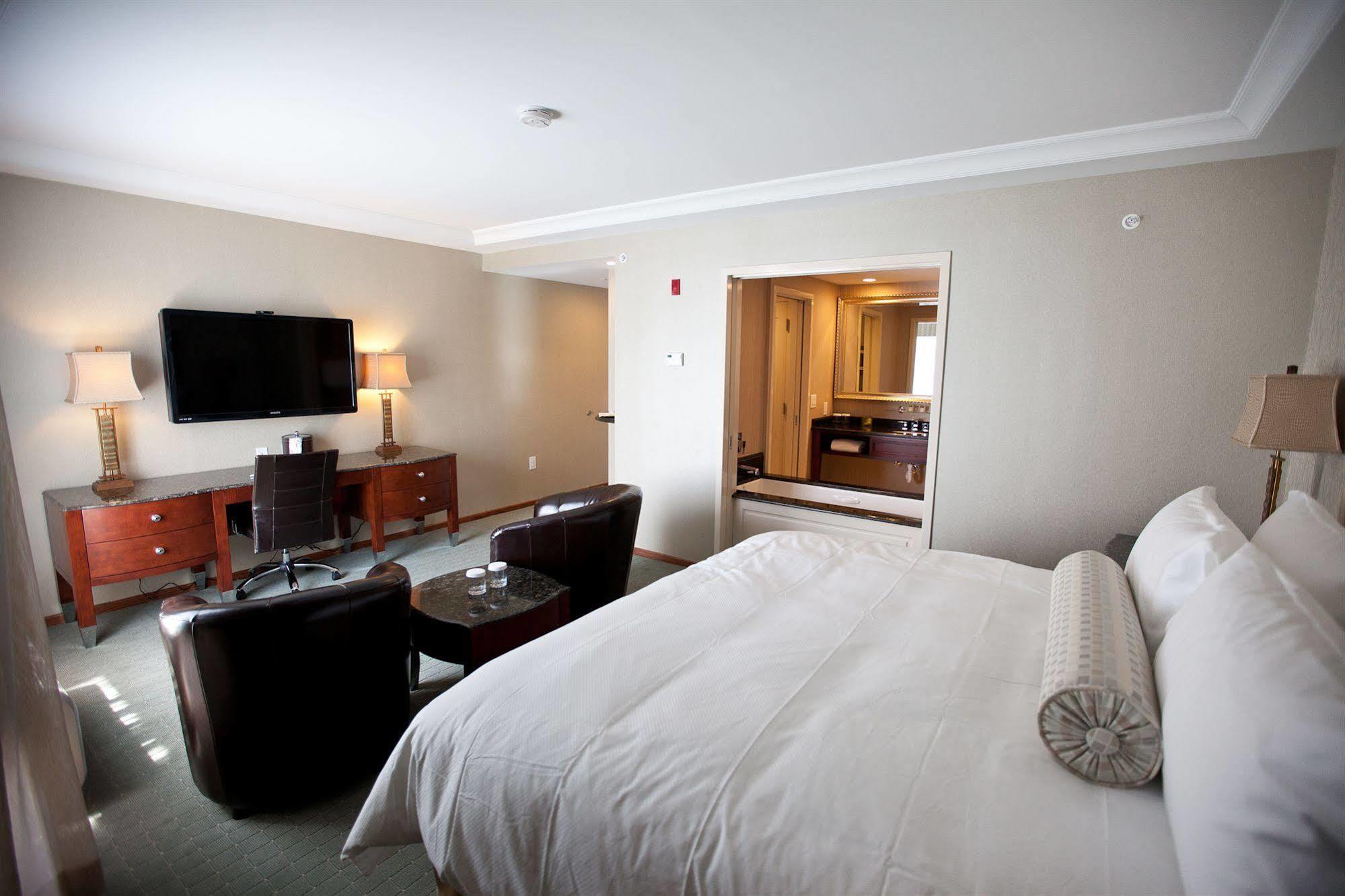 Town & Country And 3* Charleston