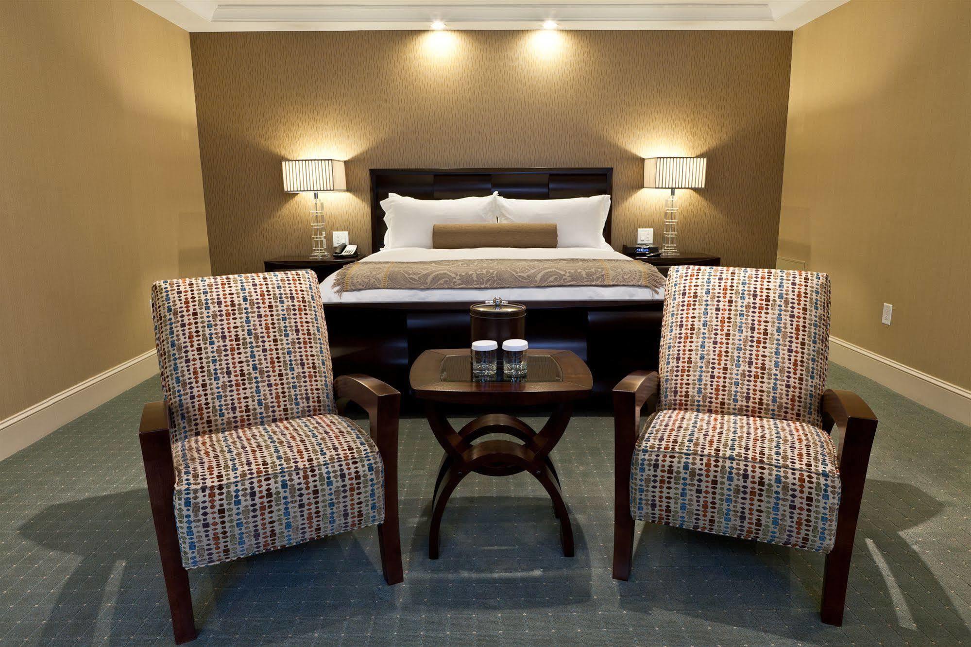 Town & Country And 3* Charleston