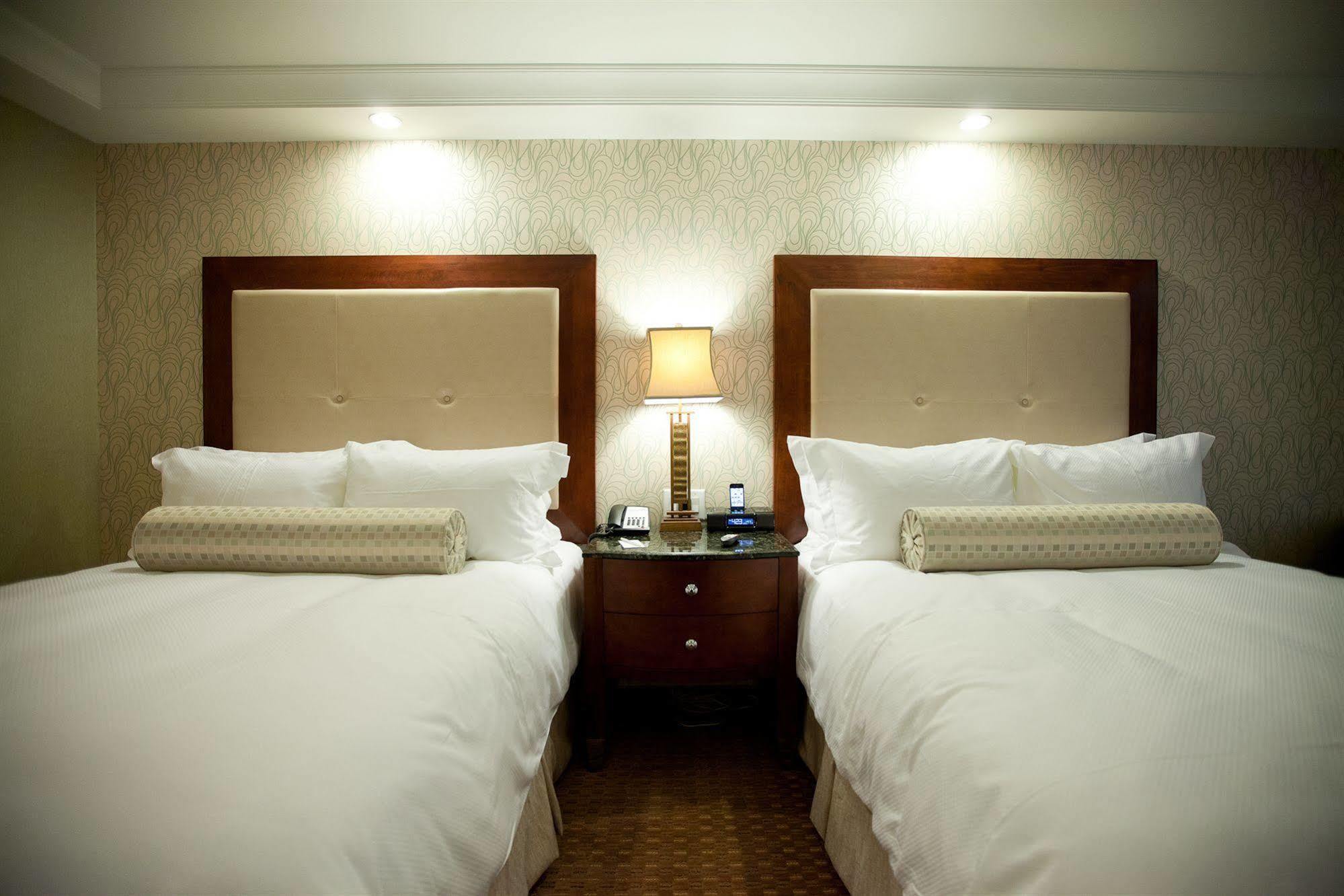 Town & Country And Hotel Charleston