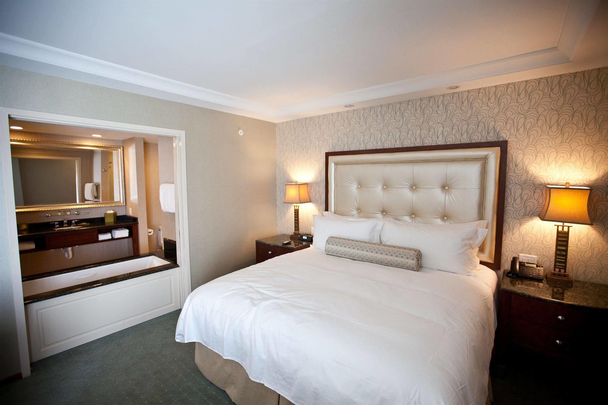 Hotel Town & Country And