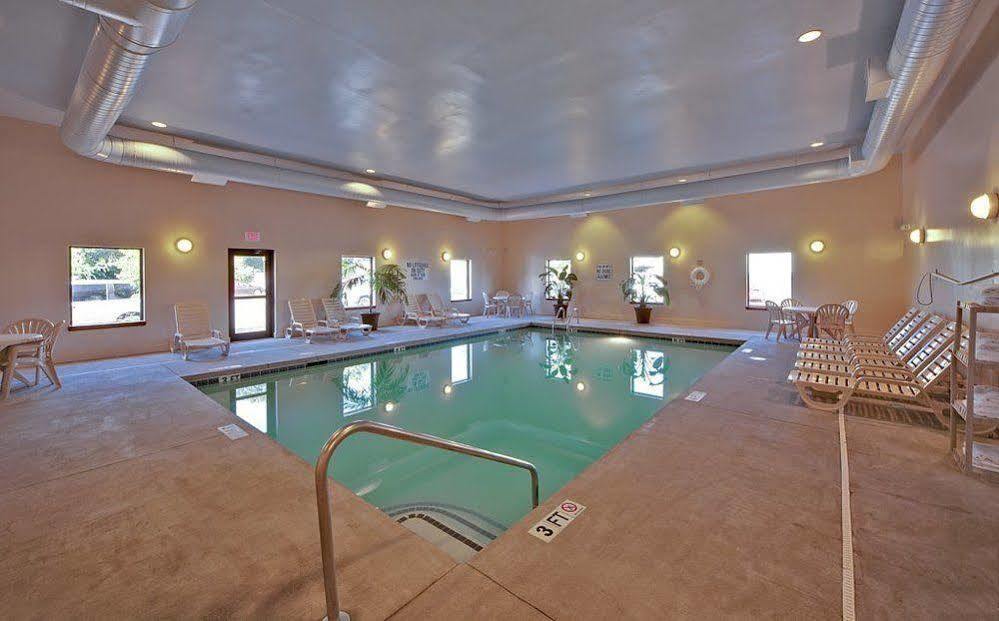 Clarion Pointe - West Ashley 2*