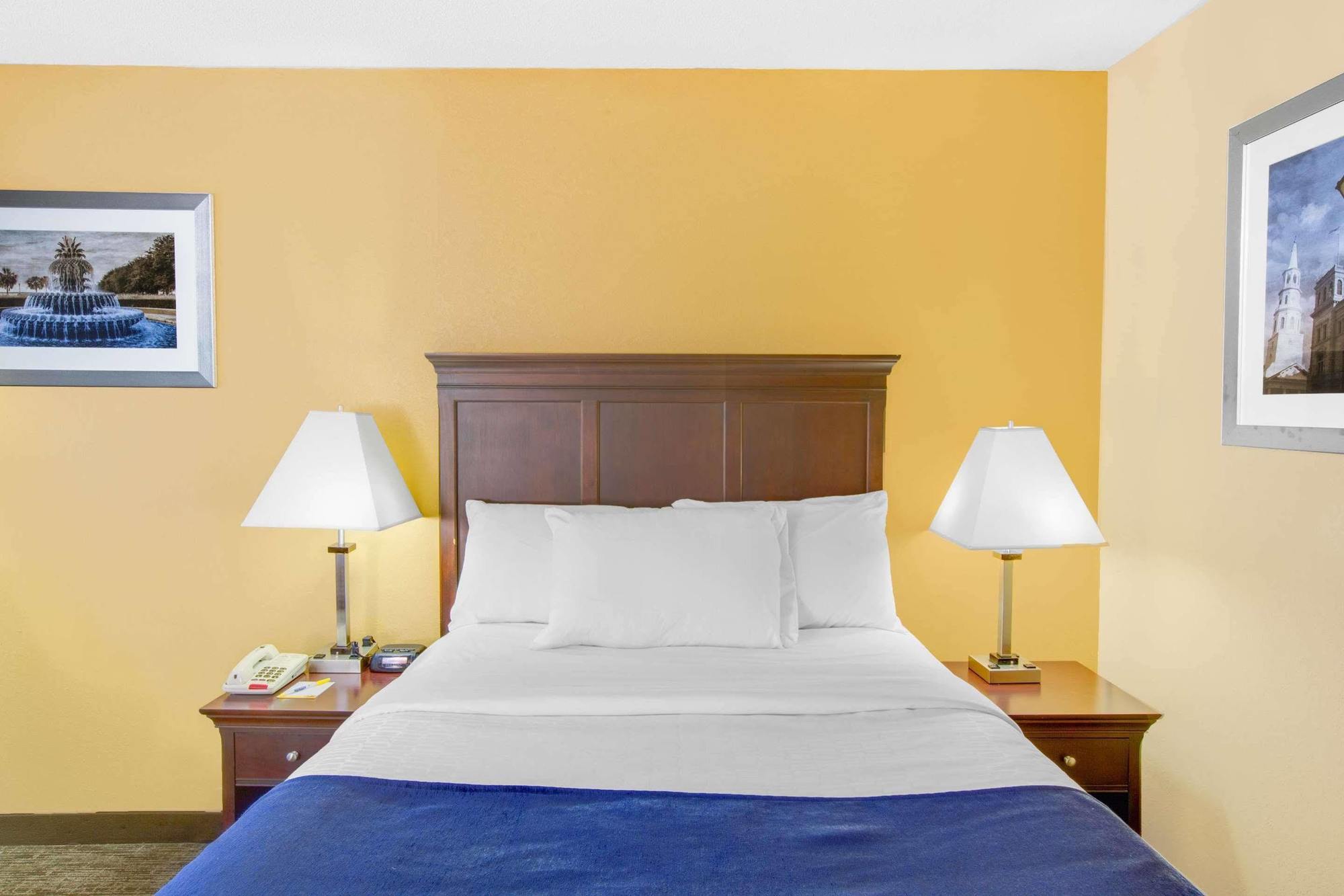 Days By Wyndham Historic District Hotel