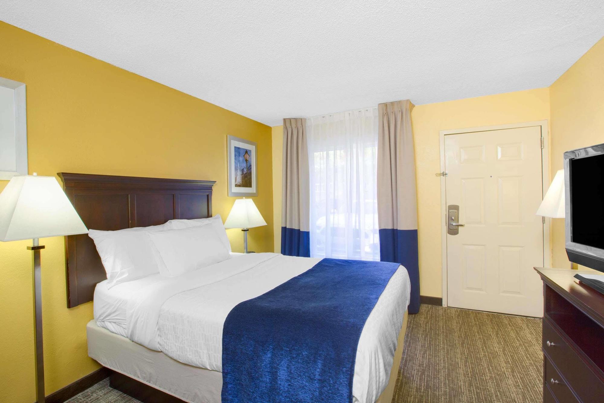 Days By Wyndham Historic District Hotel