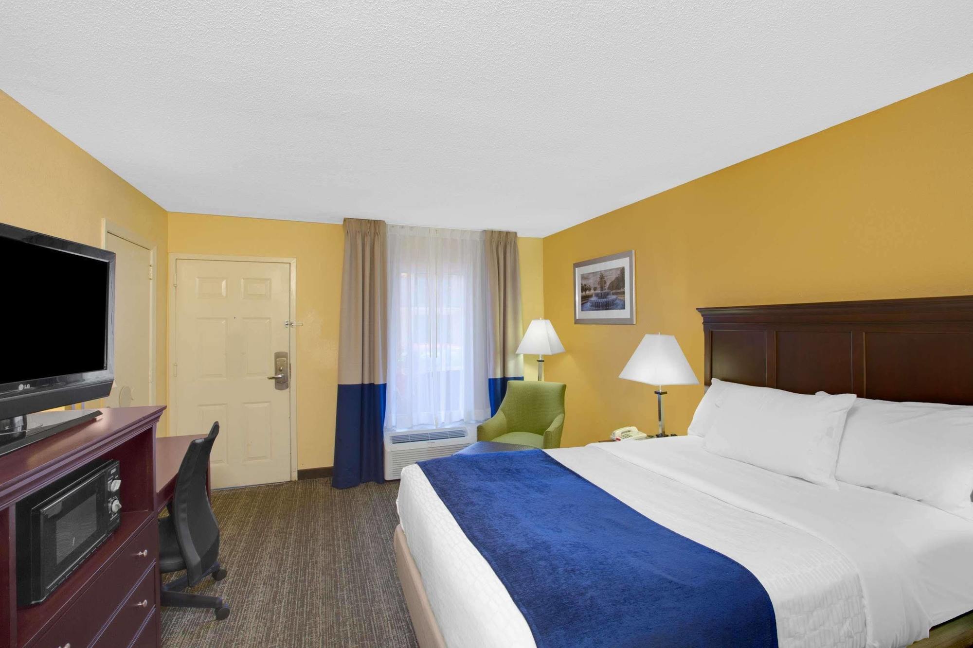 Days By Wyndham Historic District Hotel Charleston