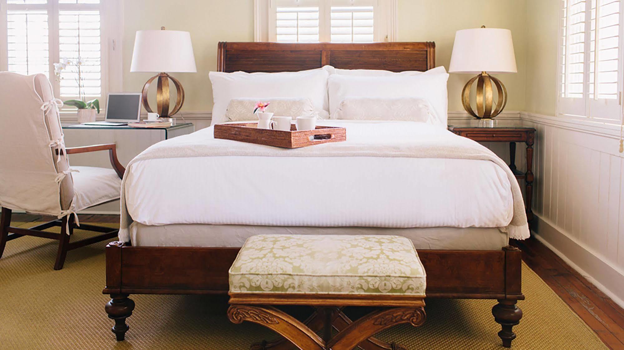 Inn Zero George Charleston