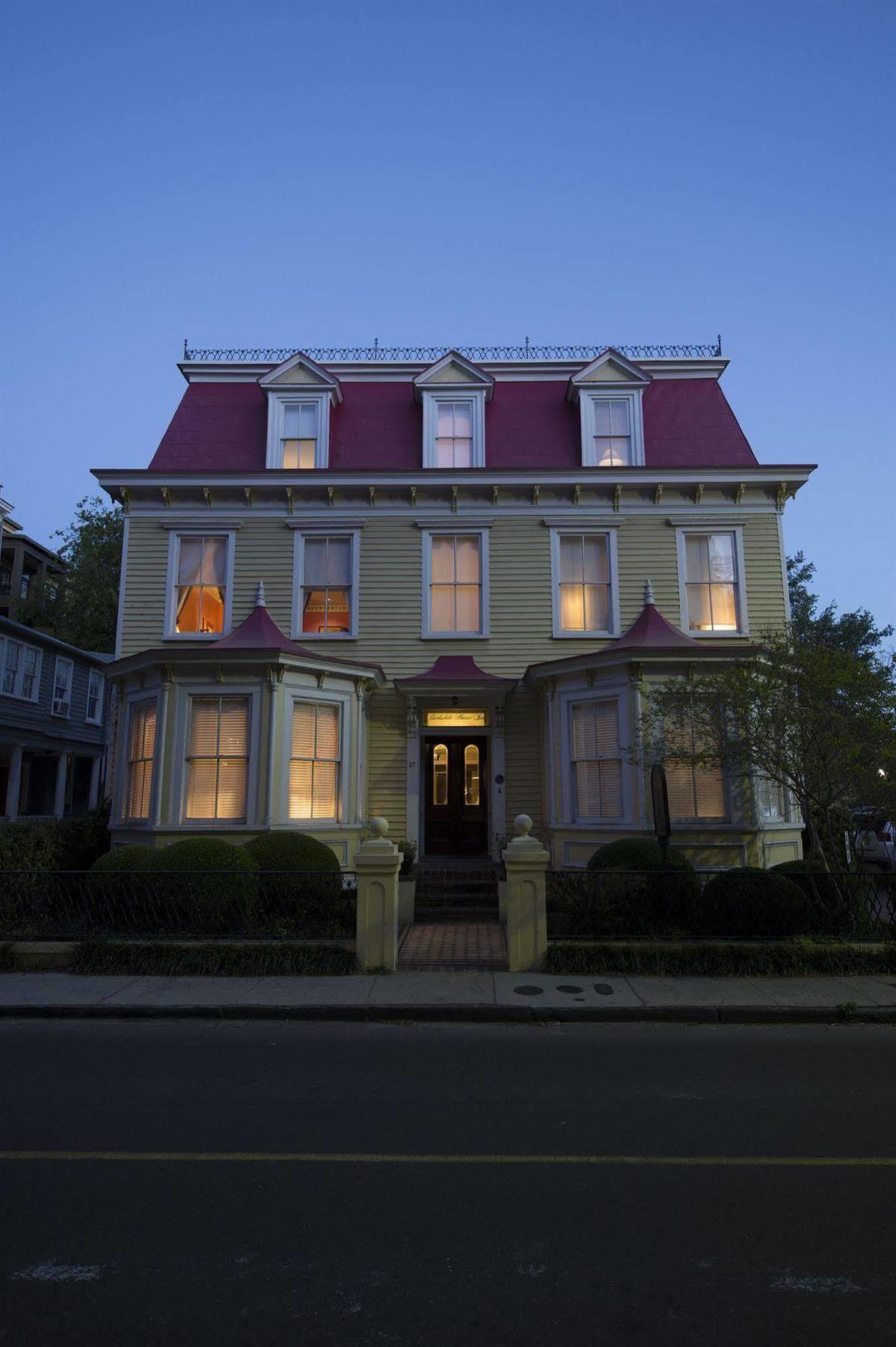 Barksdale House 3*