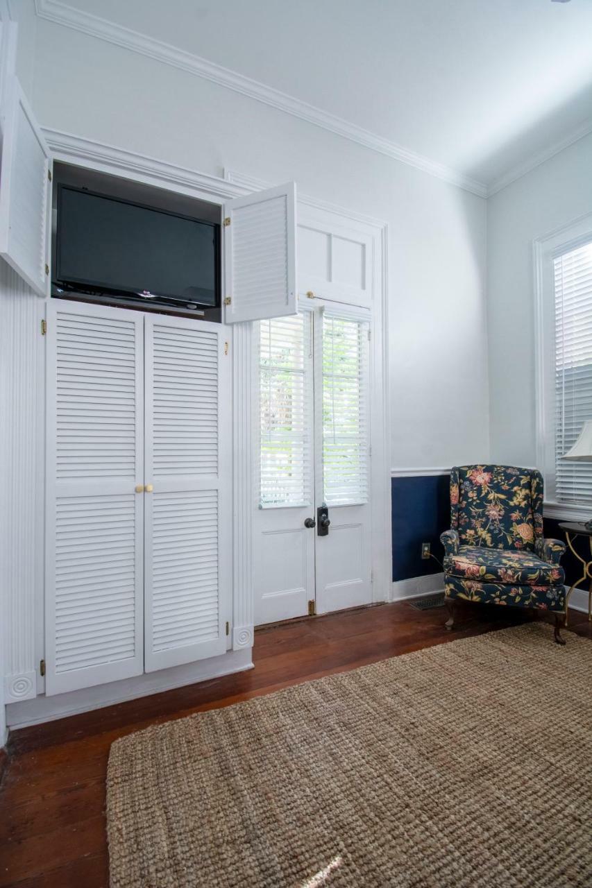 Daybed With Trundle In The Beautiful Ashley Inn 4 Blocks From King St Inn