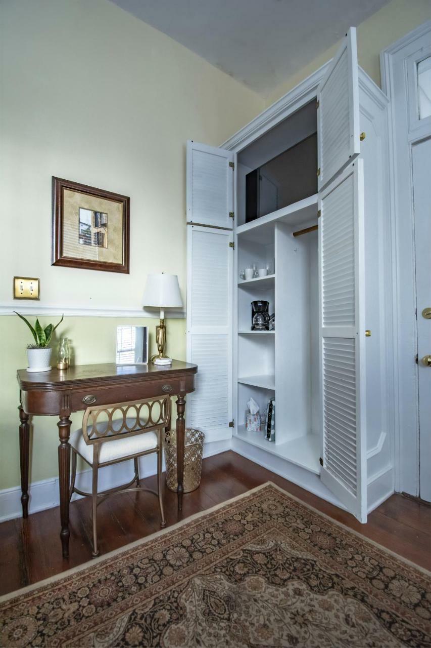 Daybed With Trundle In The Beautiful Ashley Inn 4 Blocks From King St Inn Charleston