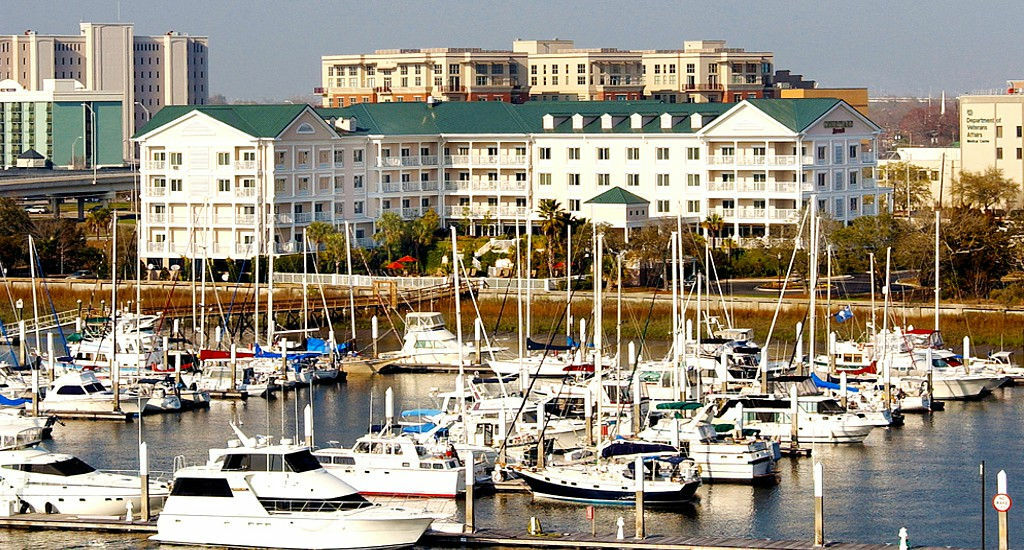 Courtyard Waterfront Hotel 3*