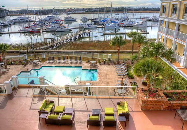 Courtyard Waterfront Charleston