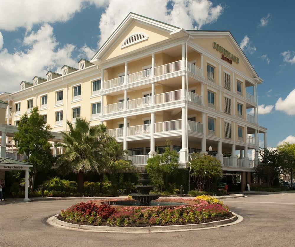 Courtyard Waterfront Hotel