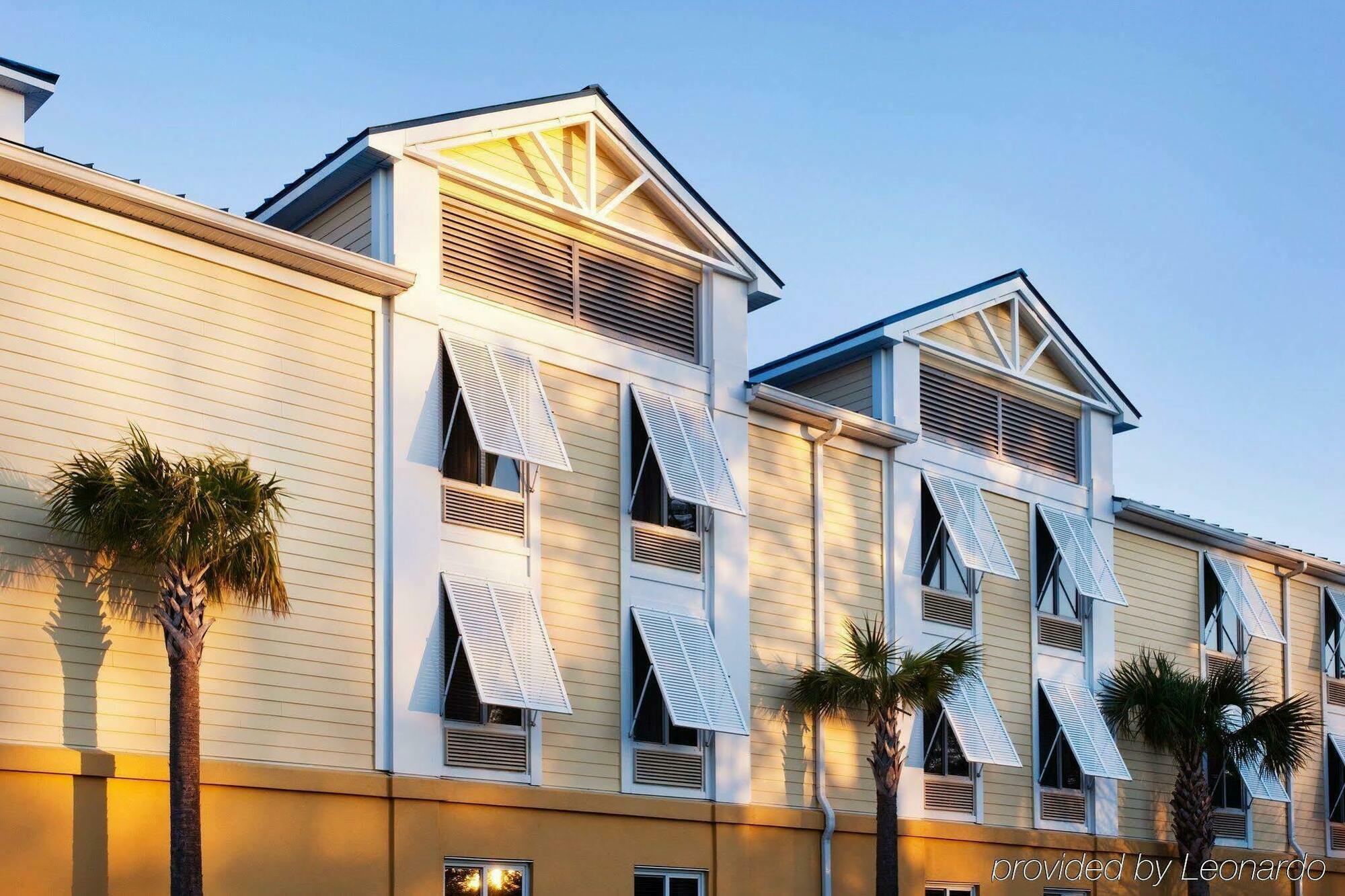 Express Us Highway 17 & I-526 By Ihg Hotel
