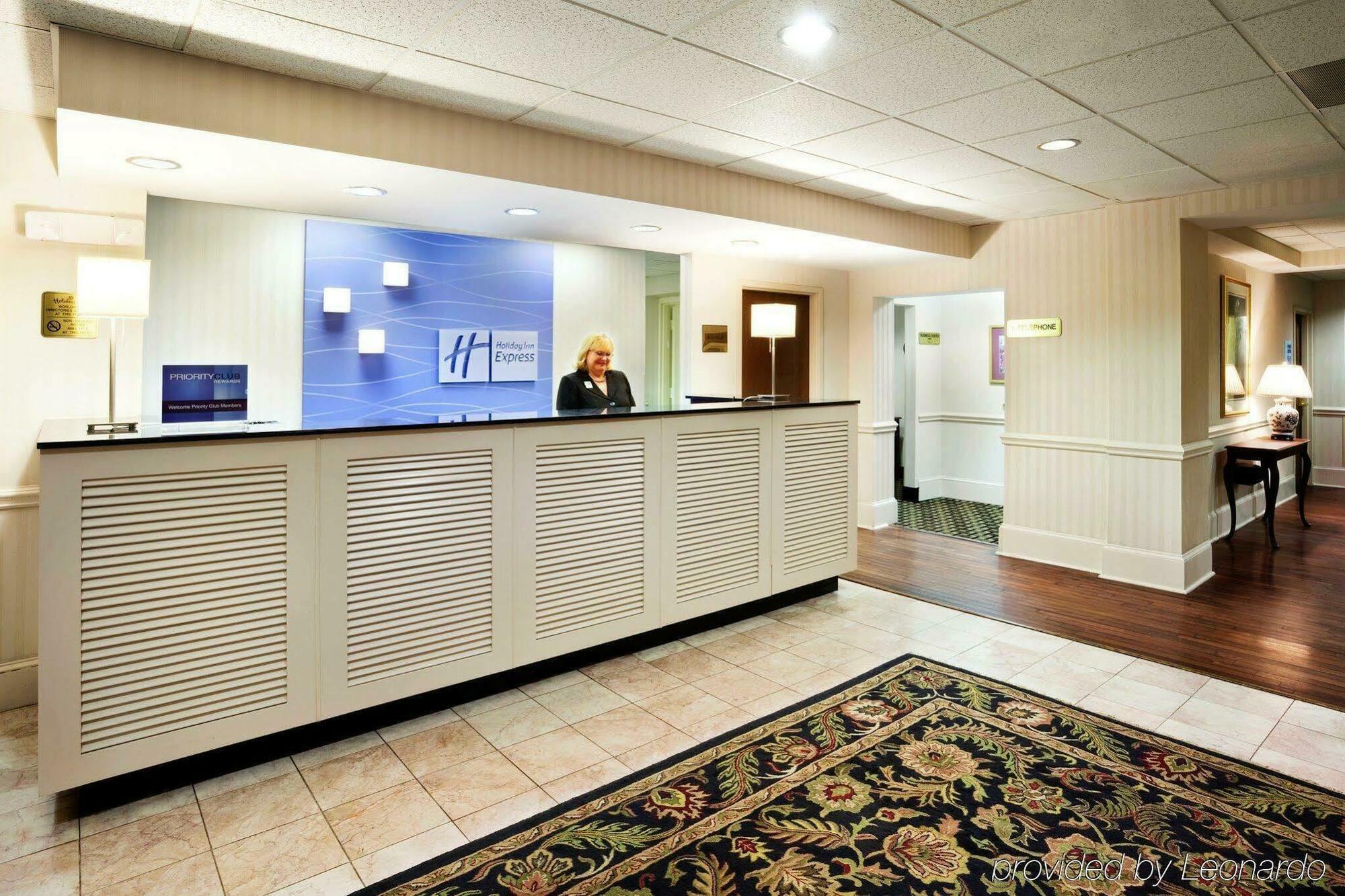 Express Us Highway 17 & I-526 By Ihg Charleston