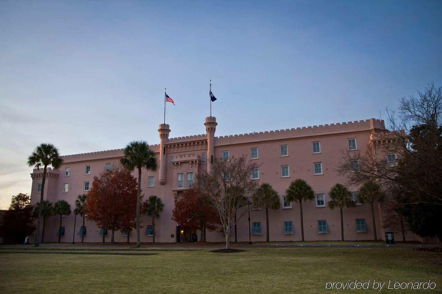 Hotel Embassy - Historic District