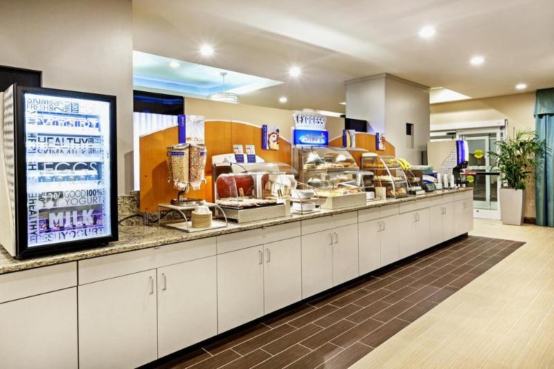 Express & Dwtn -westedge By Ihg 3* Charleston