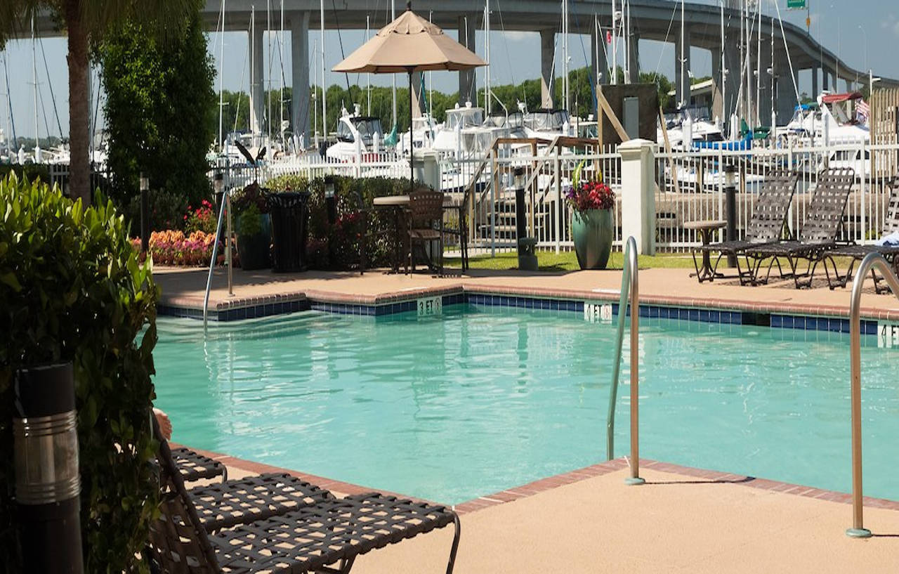 Courtyard Waterfront 3* Charleston