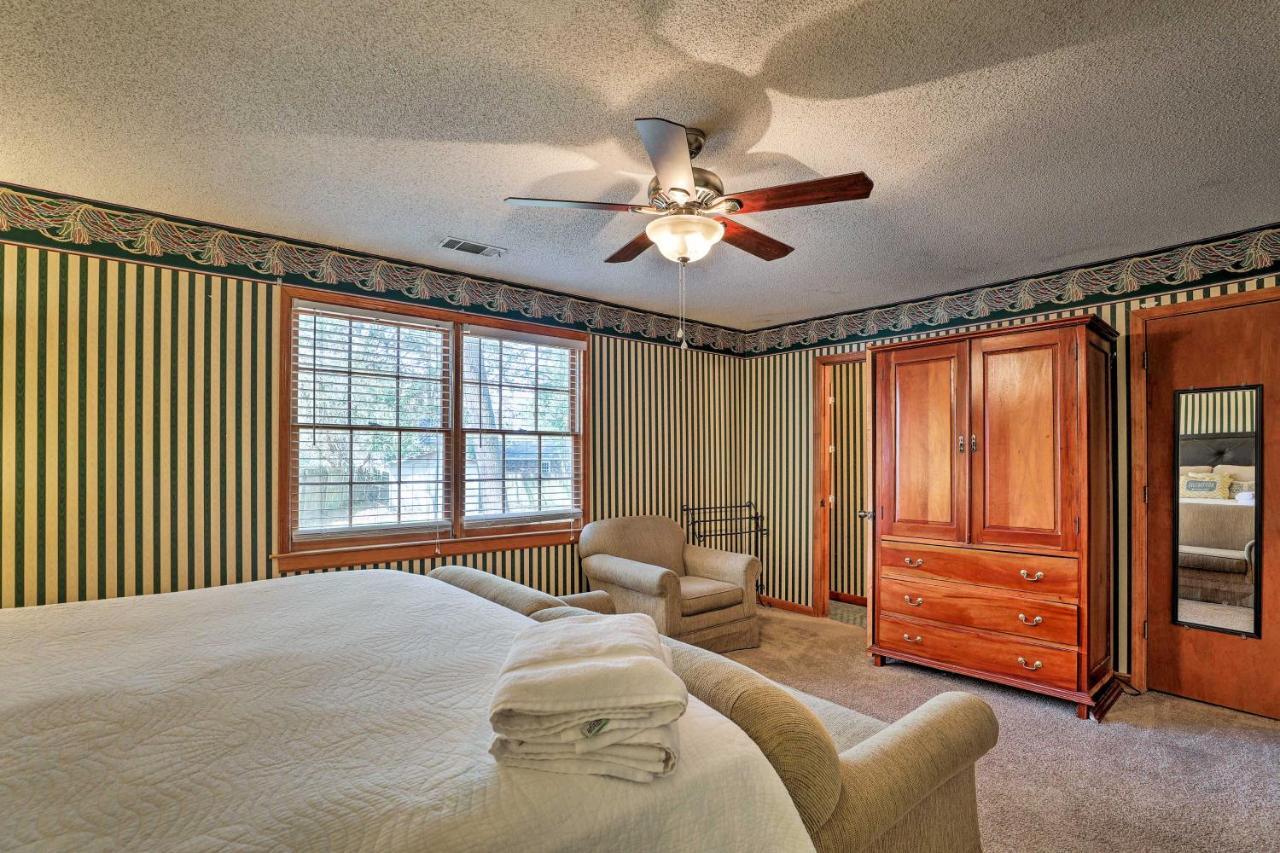 Mt Pleasant House With Screened Patio And Pool Table! Holiday home Charleston
