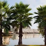 ☆Live On The Water! Lake Palmetto Palm W/ Patio - 10Min To Downtown & Beaches☆