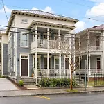 Private Balcony 2 Living Rooms 2 Blocks To King