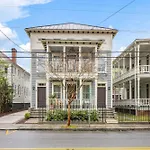Private Balcony 2 Living Rooms 2 Blocks To King