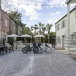 Historic B&B King Suite- Walk To King