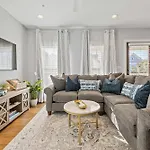 Private Balcony 2 Living Rooms 2 Blocks To King