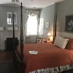 The Cannonboro Inn