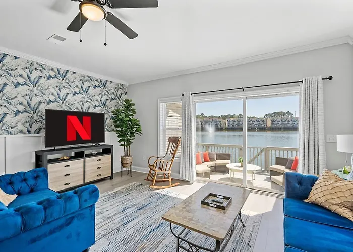 ☆Live On The Water! Lake Palmetto Palm W/ Patio - 10Min To Downtown & Beaches☆