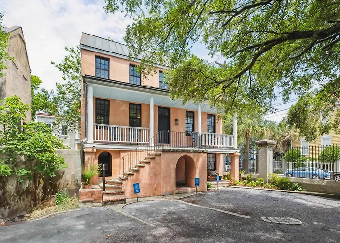 Unique & Charming 1 Bedroom One Block To King St