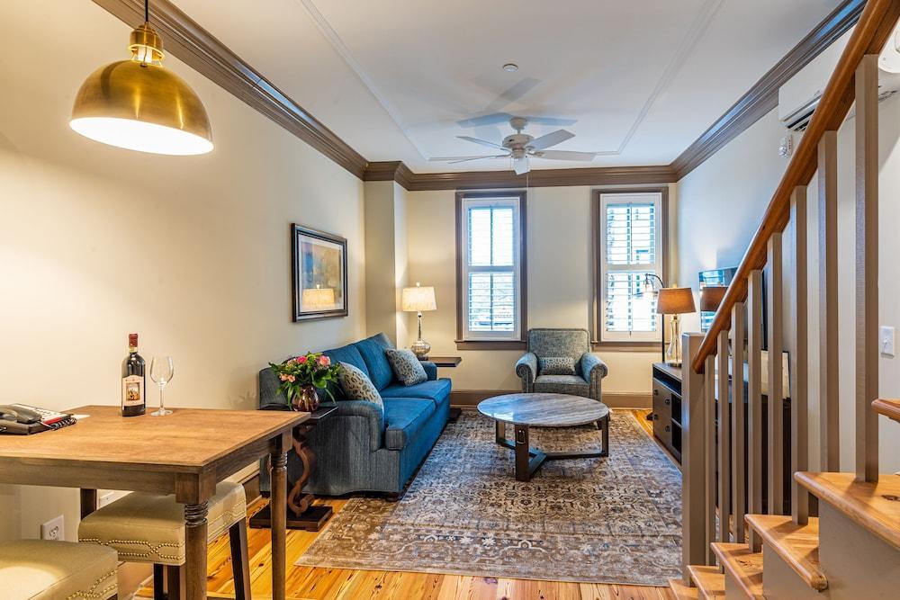 Andrew Pinckney Hotel