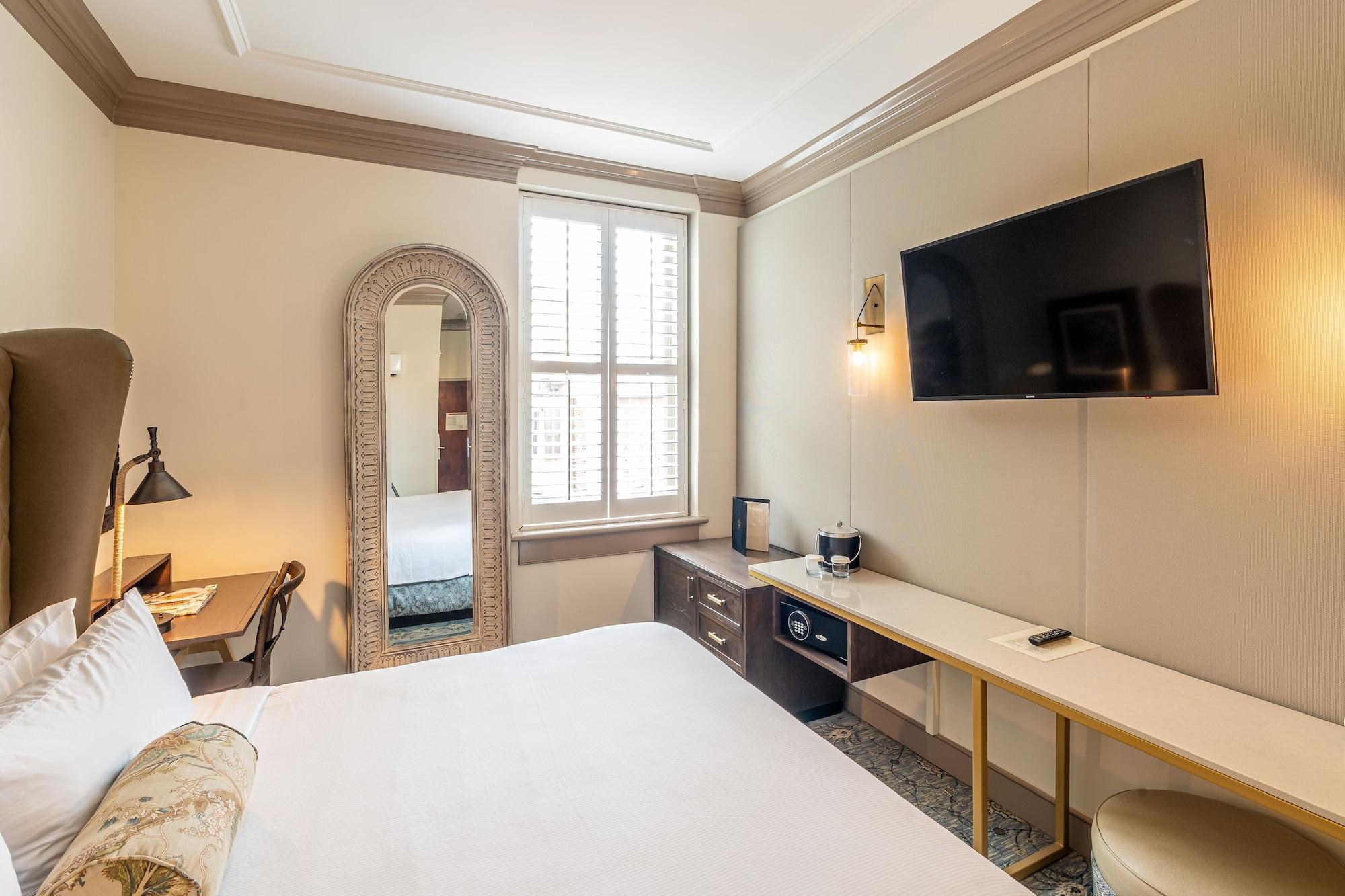 Andrew Pinckney Hotel