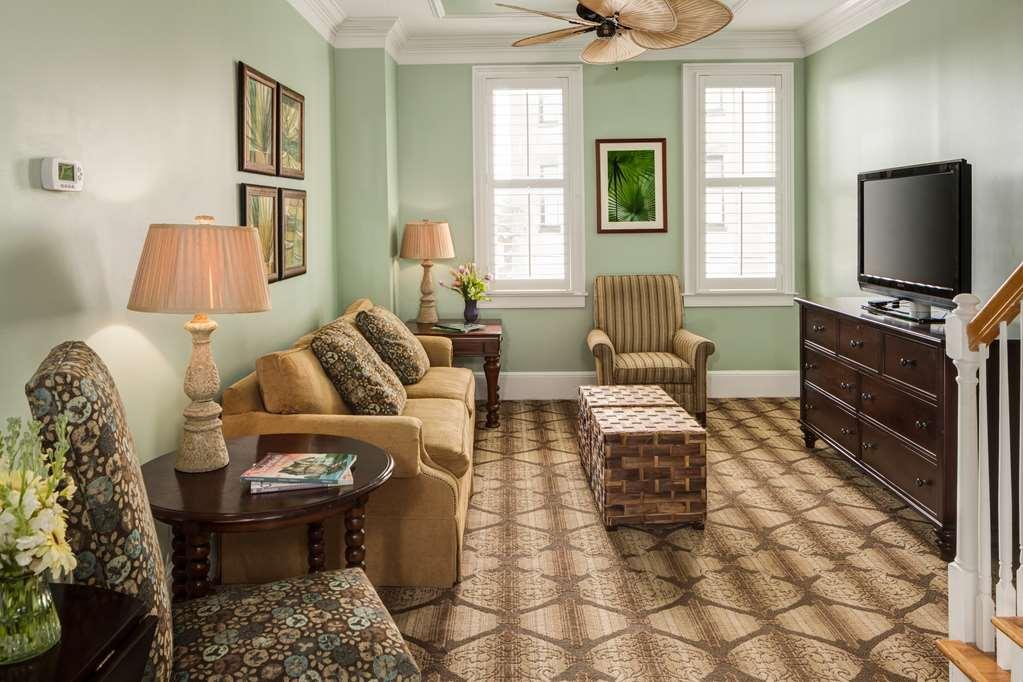 Andrew Pinckney Hotel 4*
